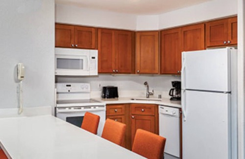 Uptown Design District Resort | Cozy Retreat at WorldMark Palm Springs with Breakfast Included