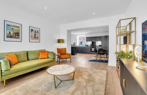 Worthing Apartment | Discover Worthing Waves: Family-Friendly Getaway Awaits