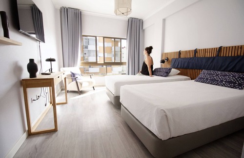 Costa de Caparica Hotel | Discover WOT Costa da Caparica: Family-Friendly Haven