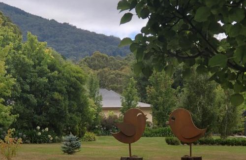Mount Macedon Apartment | Elegant Wotama B and B in Picturesque Mount Macedon