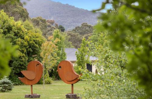 Mount Macedon Apartment | Elegant Wotama B and B in Picturesque Mount Macedon