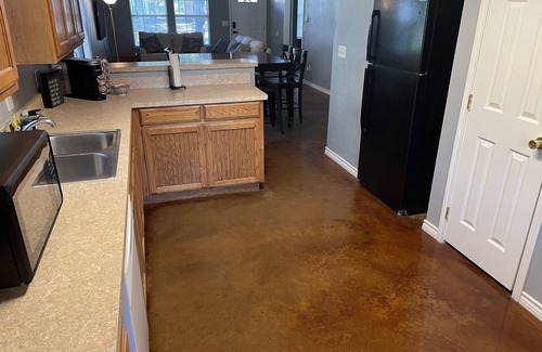 Stephenville House | Enjoy Grilling at Burger and Frey St House – Rated 9.4/10