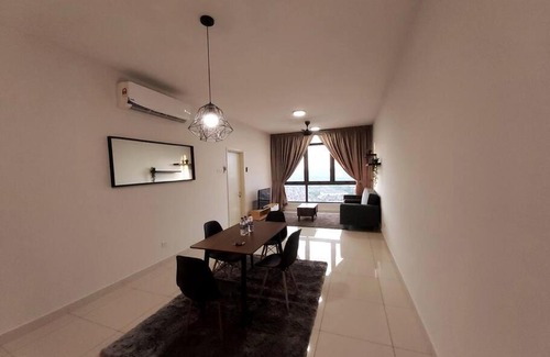 Seri Kembangan Apartment | Experience 4-Star Comfort with Fast Wi-Fi & Pet-Friendly Stay