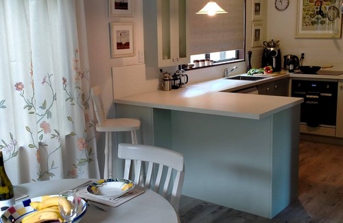 Akaroa House | Pet Friendly Oceanfront Retreat with High Guest Rating