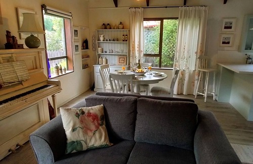 Akaroa House | Pet Friendly Oceanfront Retreat with High Guest Rating