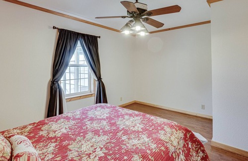 Navarro County Cabin | Discover a Remarkable Cabin with Private Pool & Hot Tub