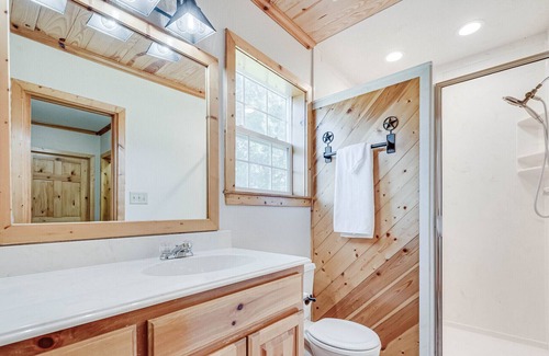 Navarro County Cabin | Discover a Remarkable Cabin with Private Pool & Hot Tub