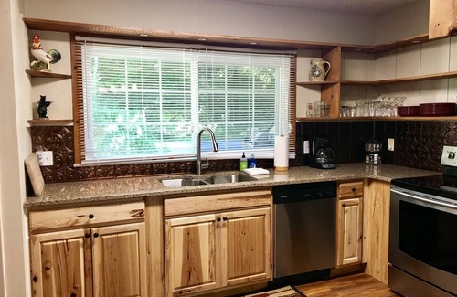 Lake Nantahala Cabin | Retreat to a Private Creekside Cabin with Hot Tub & WiFi
