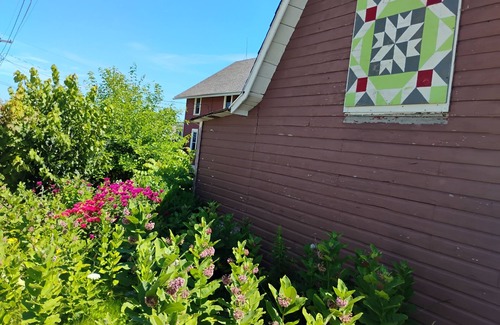 New Holstein House | Cozy Retreat: Just Like Grandma's with Ocean Views!