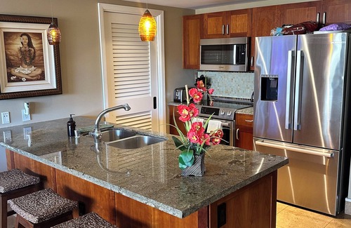 Kaanapali Condo | Ocean View Retreat with Pool and Spa - Steps to Beach