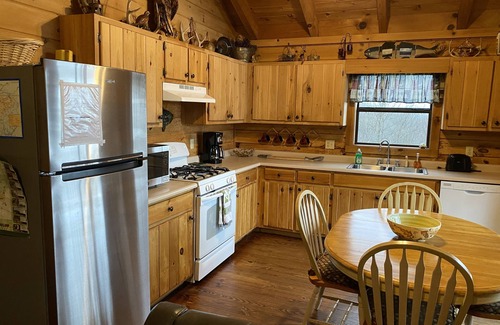 Hiawassee Cabin | Unwind at Wow View: Pet-Friendly Retreat with Hot Tub