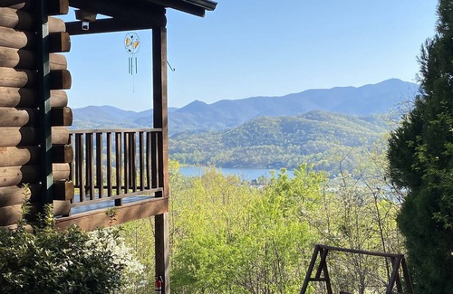 Hiawassee Cabin | Unwind at Wow View: Pet-Friendly Retreat with Hot Tub