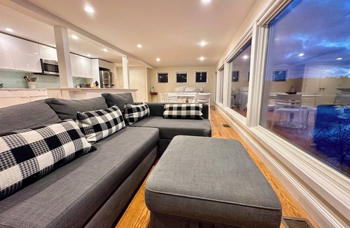Sandwich Cottage | WOW View! Waterfront Cottage. Private Beach, King Bed, Full Kitchen. Relax&Enjoy