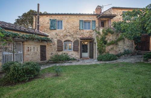 Murlo House | Cozy Etruscan House: Family and Pet-Friendly Retreat