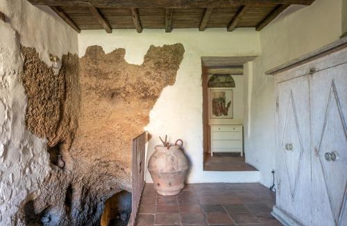 Murlo House | Cozy Etruscan House: Family and Pet-Friendly Retreat