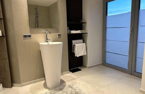 Straubing Apartment | Stylish WPA Apartments: Modern Comfort with WiFi & Netflix