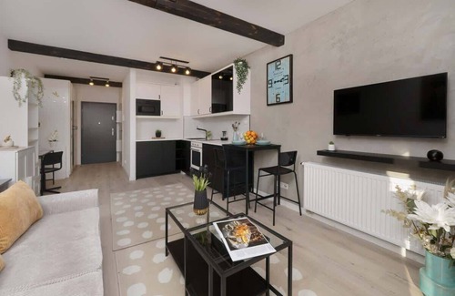 Lodz Apartment | Welcoming Wróblewskiego Studio with Balcony & Free Parking