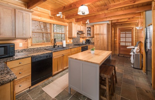 Boone Cabin | Inviting Retreat: Cozy Firepit, Hot Tub & Game Room