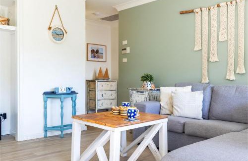 Shoal Bay House | Cozy Wreck Beach Cottage 1: Family-Friendly Near Shore