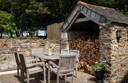 Newton Ferrers Cottage | Wren Cottage: Oceanfront Retreat for 6 with Spa & Hot Tub
