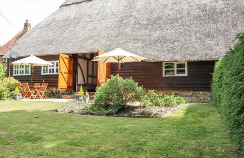 Etchinghill House | Delightful Wren Cottage: A 4-Star Child-Friendly Getaway