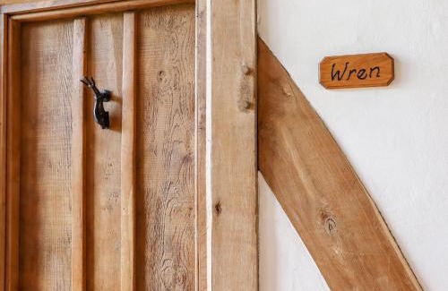 Etchinghill House | Delightful Wren Cottage: A 4-Star Child-Friendly Getaway