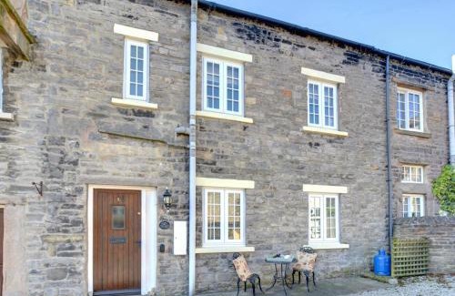 Middleham House | Wren Cottage: Family and Pet-Friendly Retreat Awaits