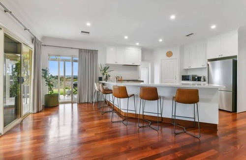 Orange House | Wren Hill - Dreamy Home with Breathtaking Views & Amenities