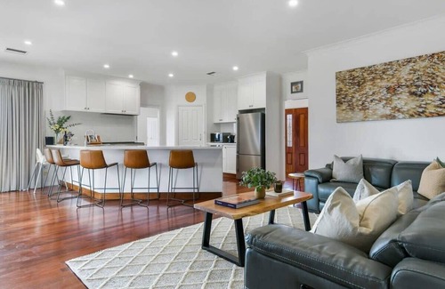 Orange House | Wren Hill - Dreamy Home with Breathtaking Views & Amenities
