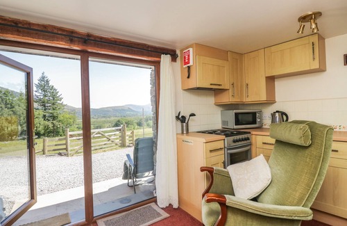 Thornthwaite Cottage | Discover Wren's Nest: Family-Friendly with Breakfast & Kitchen