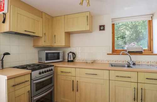 Thornthwaite Cottage | Discover Wren's Nest: Family-Friendly with Breakfast & Kitchen