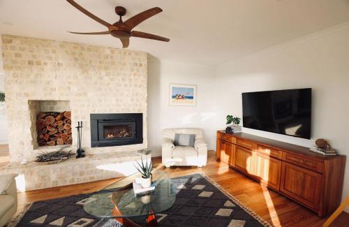 Waterhouse House | Wrights Bay House: Pet-Friendly 4-Star Family Retreat