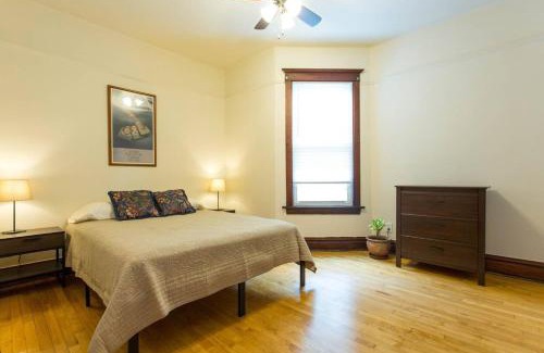 Lakeview Apartment | Wrigley Oasis: Perfect Family Retreat Near the Field