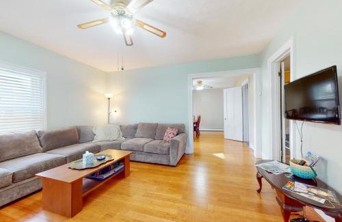 Penn Yan House | Experience Written in the Stars: Pet-Friendly Getaway