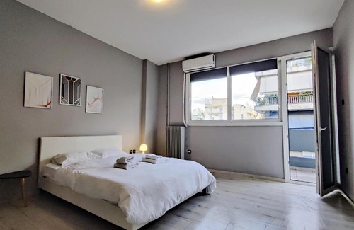 Attiki Apartment | Comfortable 3BD Apartment Near Railway Station