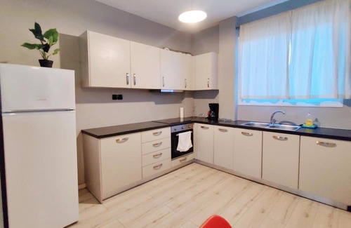 Attiki Apartment | Comfortable 3BD Apartment Near Railway Station