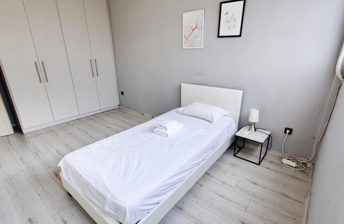 Attiki Apartment | Comfortable 3BD Apartment Near Railway Station