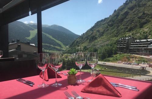 Incles Hotel | Relax at Wuau! Hotel Galanthus & Spa with Ocean Views