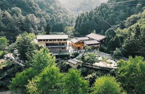 Shiyan Hotel | Discover Wudang Mountain Manju Manor – 4-Star Retreat
