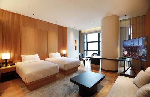 Wudangshan National Park Hotel | Discover Wudang Mountain: The Yew House Awaits You