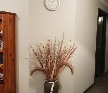 Wudinna House | Wudinna Farm View: Family-Friendly Retreat with Kitchen Access