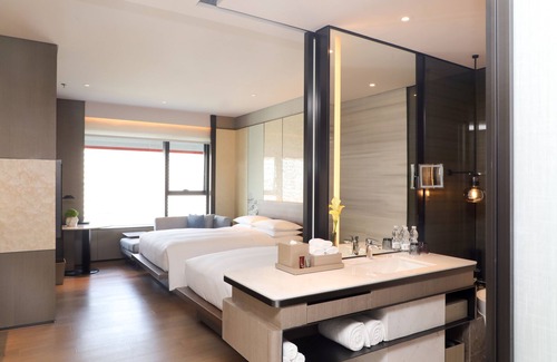 Jiang Han Hotel | Top-Rated Wuhan Marriott Hotel Hankou with Pool & Dining
