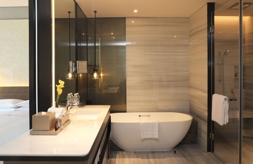 Jiang Han Hotel | Top-Rated Wuhan Marriott Hotel Hankou with Pool & Dining