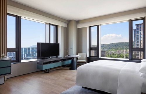 Hongshan Hotel | Discover Wuhan Marriott Hotel Optics Valley: Family-Friendly Escape
