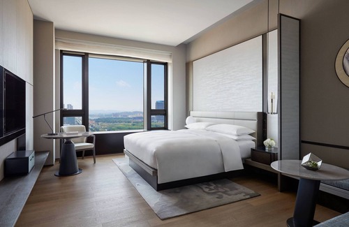 Hongshan Hotel | Discover Wuhan Marriott Hotel Optics Valley: Family-Friendly Escape