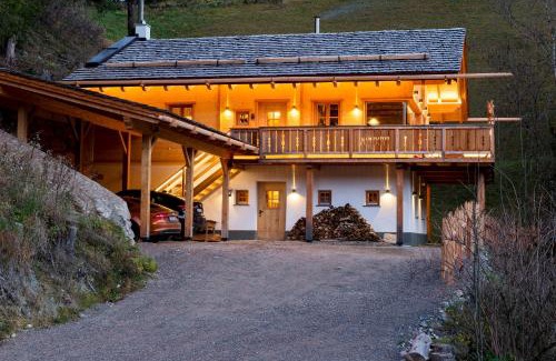 Grosskirchheim Ski Chalet | Experience Family Comfort at Wuidererhüttn, 4-Star Rated