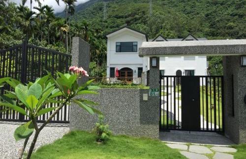Hualien House | Pet-Friendly Retreat at Wuju Wusu B&B with Breakfast Included