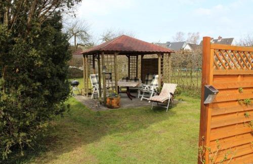 Heikendorf Apartment | Cozy Ferienwohnung in Kitzeberg with Large Garden Retreat