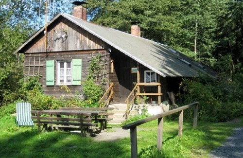 Tirschenreuth Apartment | Beautiful Retreat Overlooking Angelweiher with Breakfast