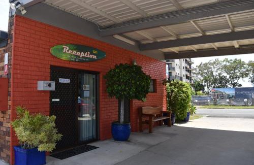 Maroochydore Hotel | Inviting Wunpalm Motel & Cabins with Pool and Late Check-In